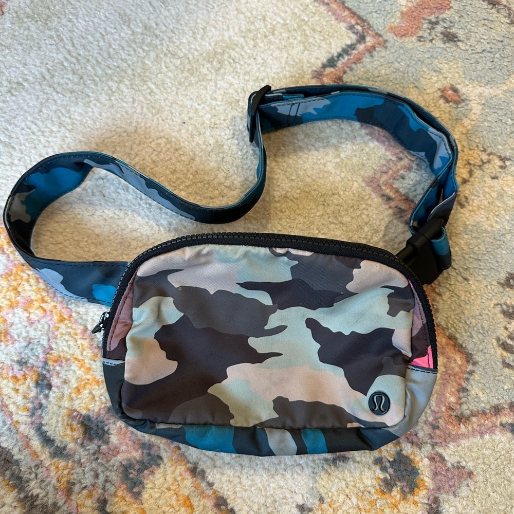 lululemon athletica Camo Belt Bag